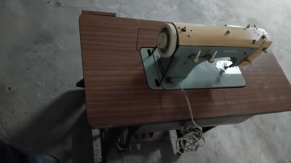 Maquina de costura Necchi impecável