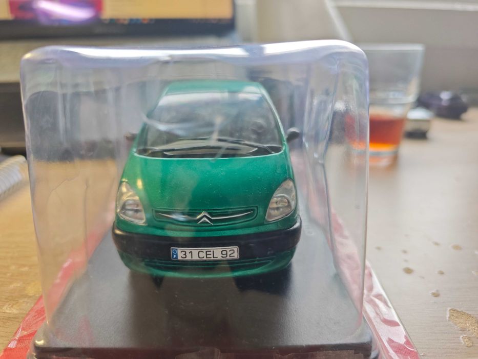 1/24 Miniatura citroen Xsara Picasso