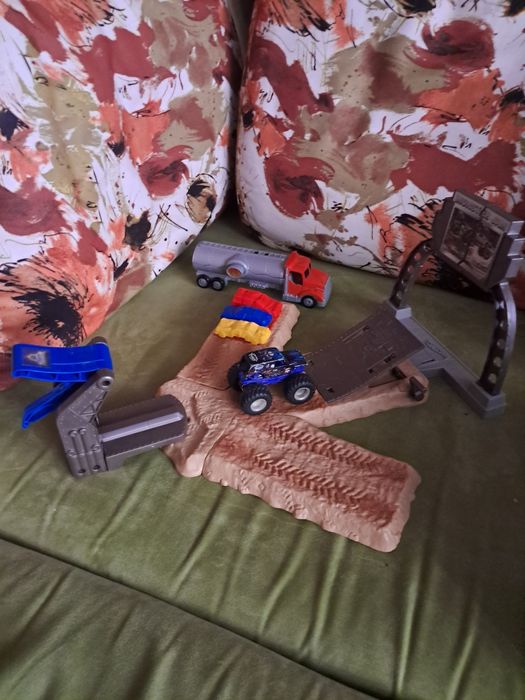 Трек Hot Wheels Monster Trucks