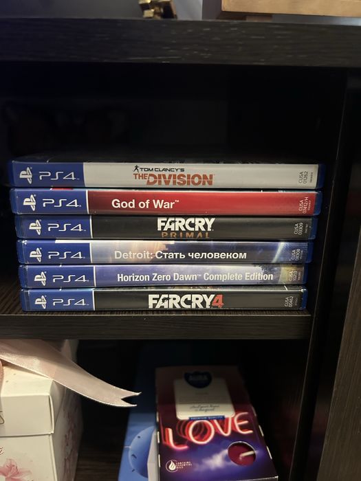 ps 4pro в хорошем состоянии,1 гемпад+игры на дисках