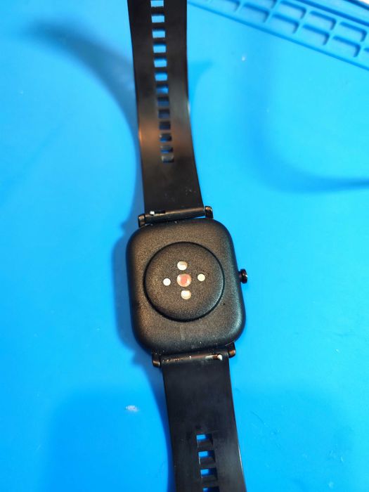 Amazfit GTS – sprawny, ładowarka