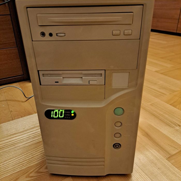 Komputer retro Pentium 100