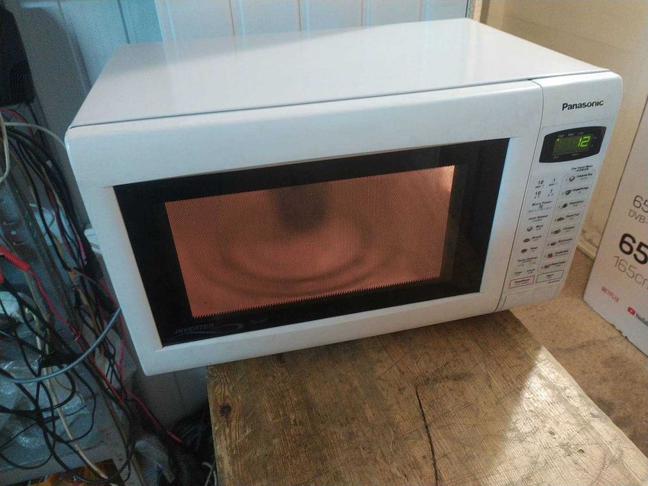 Продам мікрохвильову піч Panasonic NN-S553WF