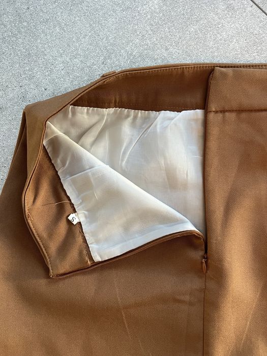 Коричнева спідниця