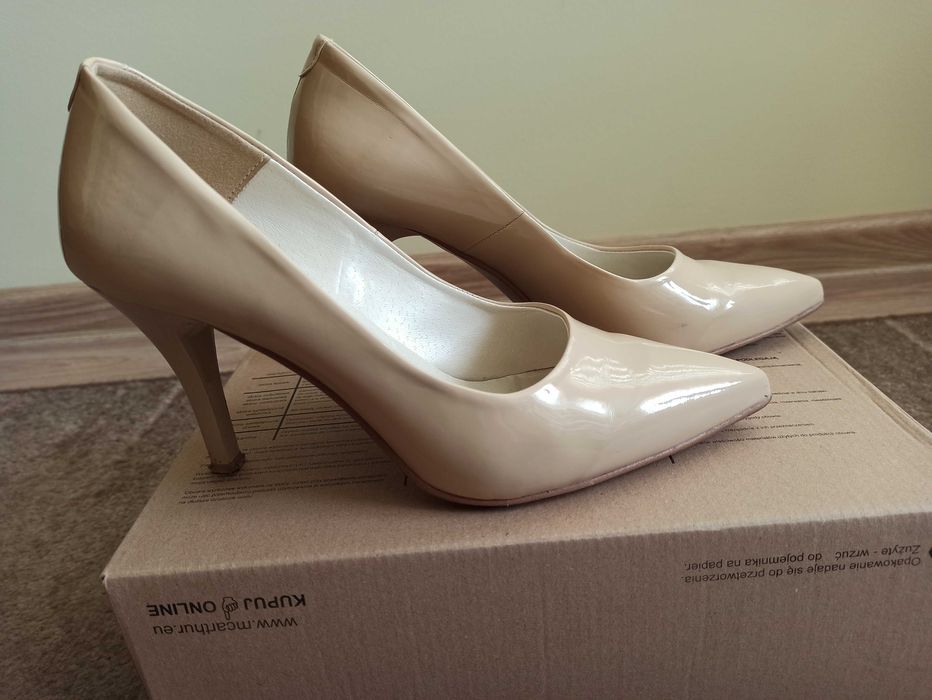 Buty na obcasie, r. 38, beżowe