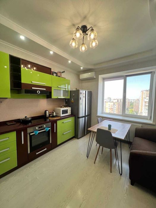 Продам 2-кімнатну квартиру на Маршала Говорова біля Парку Перемоги