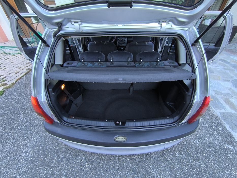 Opel Corsa 1.2 16v 2000 Gasolina
Gasolina