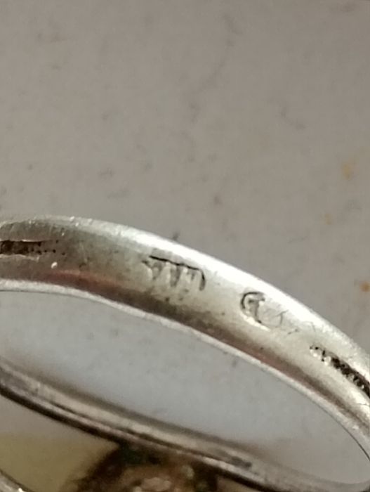 Pierścionek srebrny z kulą