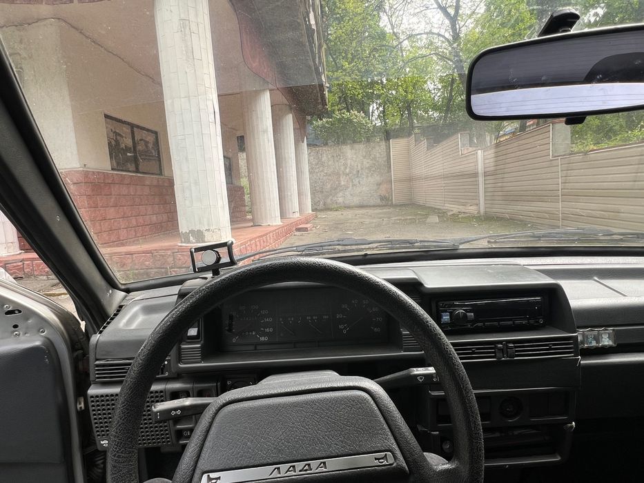 Автомобіль ваз 21099