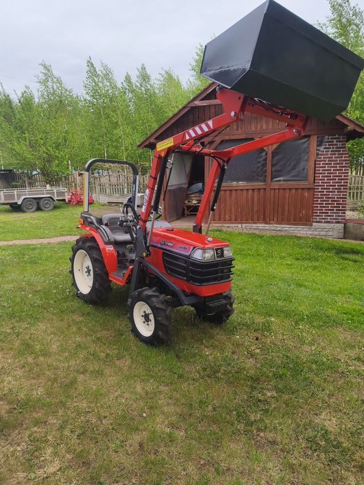 Mini traktorek Kubota Gb18 z Ładowaczem czołowym