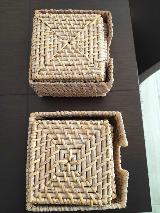 14 bases de copos com caixas de arrumação