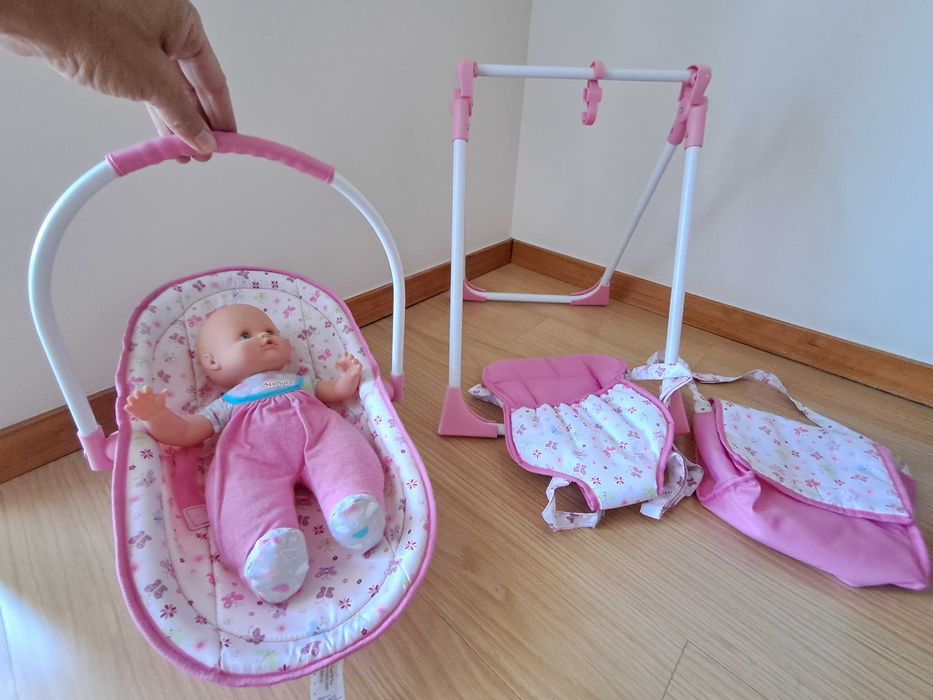 Nenuco e acessórios de passeio e lazer