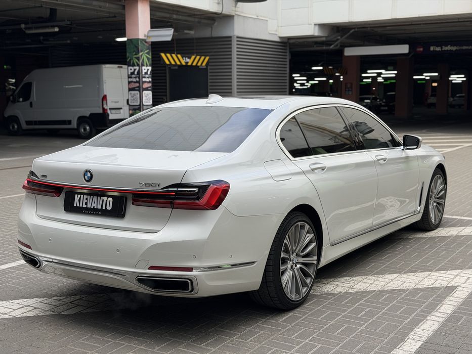 Bmw 750, 2019, 4.4 бензин.