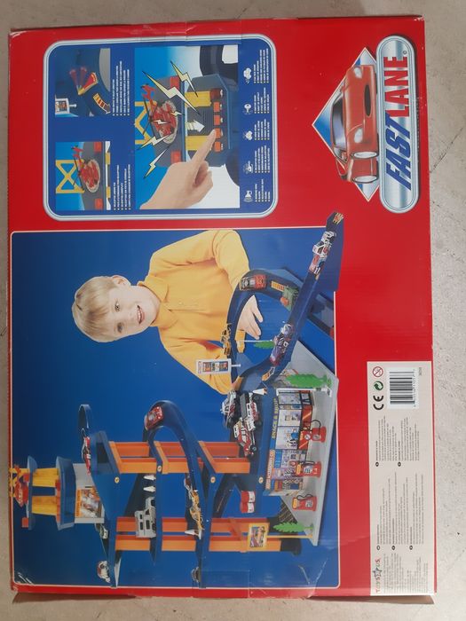 Bomba gasolina com garagem da Fast Lane