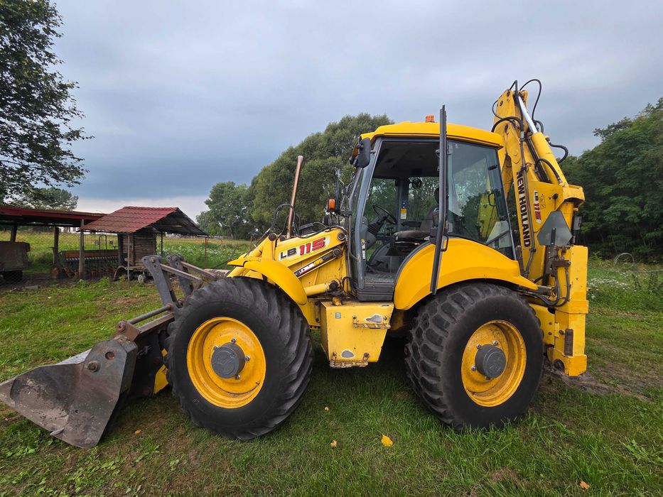 koparko ładowarka LB115 na dużych kołach