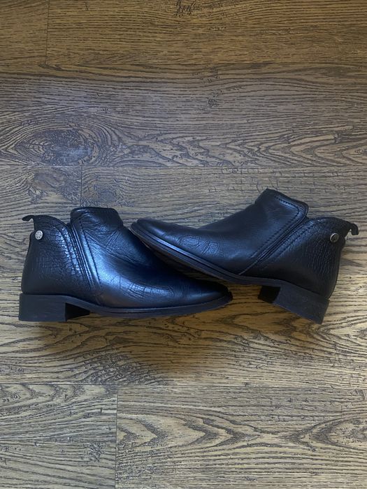 Botin todo em pele