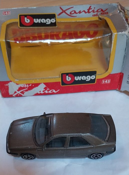 Miniatura da Burago Citroën Xantia escala 1/43