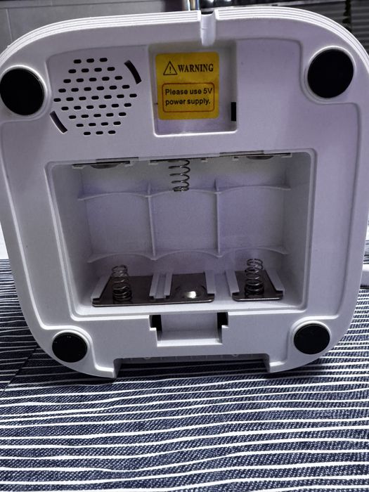 Podajnik do karmienia zwierząt kota malego psa