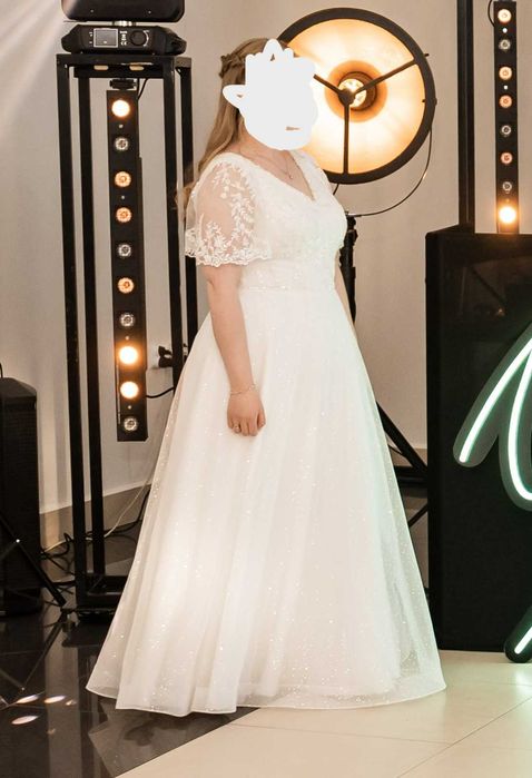 Suknia ślubna brokatowa