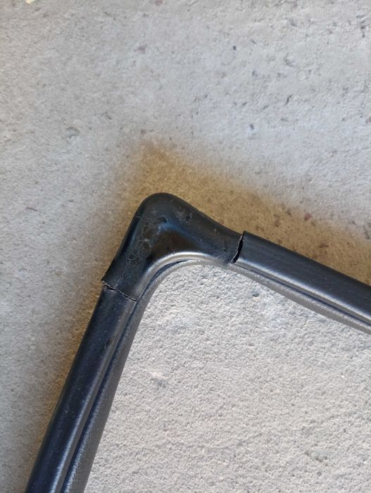 Продам уплотнитель проема двери Маджентис