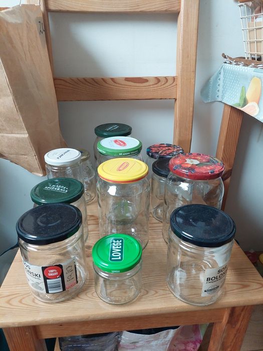 Oddam szklane słoiki