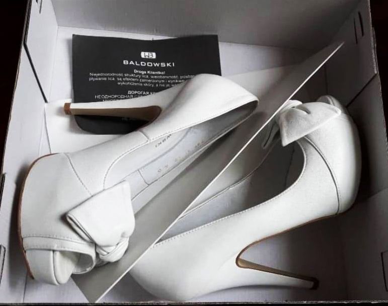 Suknia ślubna księżniczka z kryształkami Swarovskiego