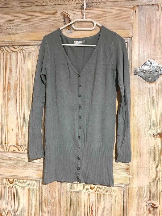 szary rozpinany sweterek basic sweter bawełna dłuższy dekolt w serek