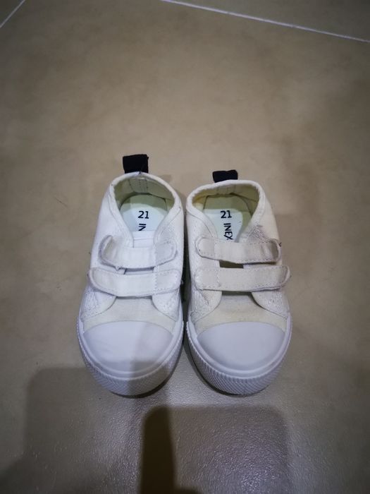Sapatilhas de bebé novas tamanho 21 com portes incluídos