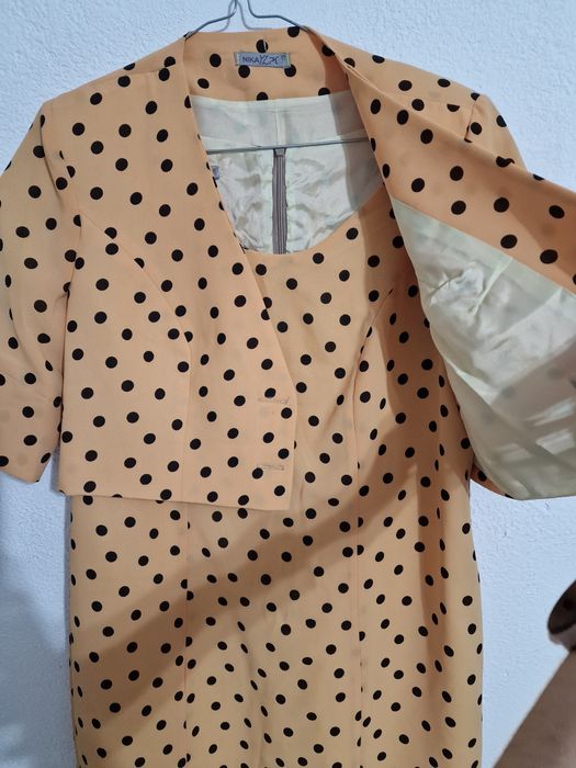 Żółta sukienka w grochy garsonka komplet damski bolerko na wesele