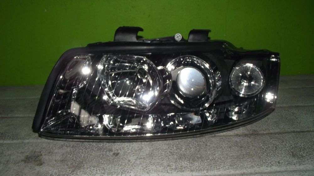 Farol Esquerdo Audi A4 - 2001 / 2005 - F919