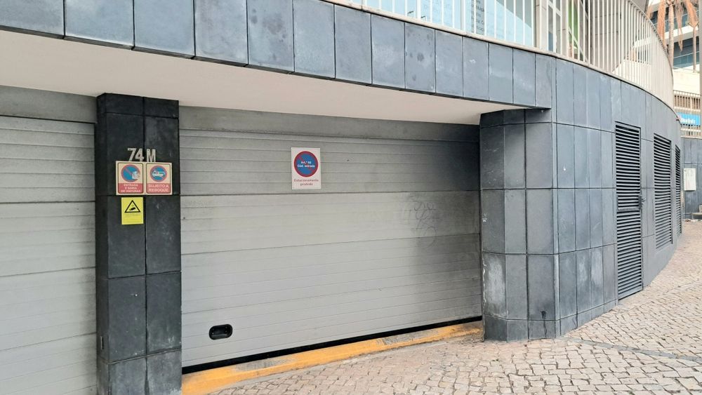 Estacionamento moto em Almada