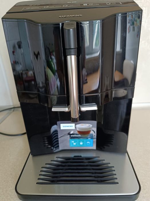 Продам новую  кофемашину Siemens EQ.300