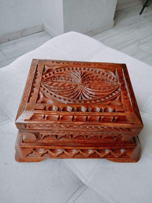 Шкатулка ручної роботи