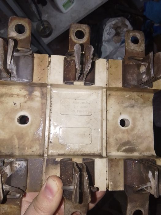 Держатели предохранителей ПН2 (250А и 400А/600А)