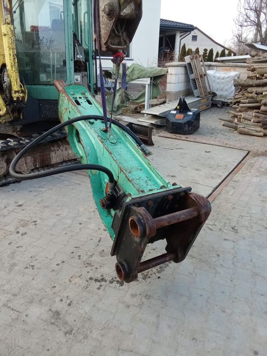 Młot hydrauliczny montabert 900