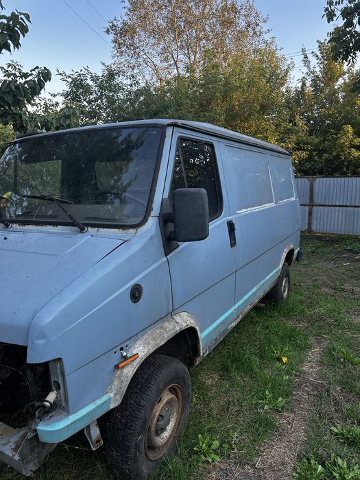 PEUGEOT J5.