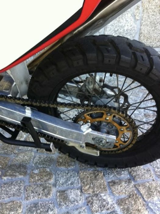 África Twins Rallye 750