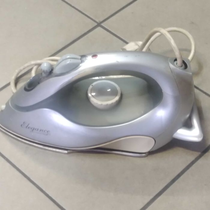 Dobre tanie żelazko /
Zachęcam do zakupu, oraz na inne moje aukcje /