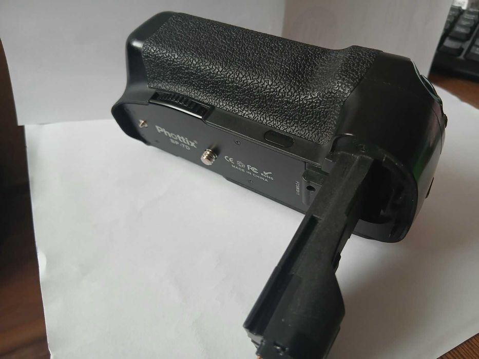 Phottix BP-7D батарейна ручка