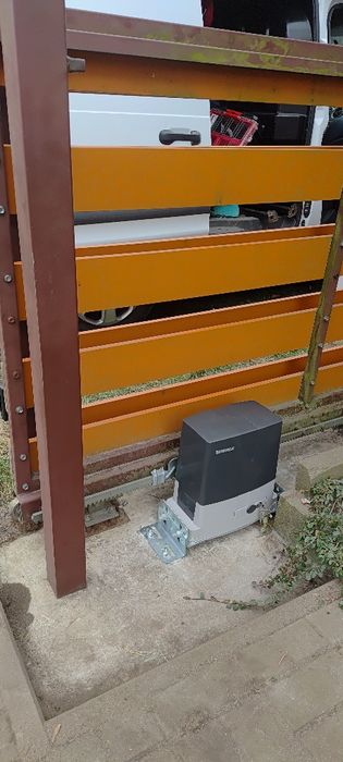 Naped bramy przesuwnej wraz z montażem