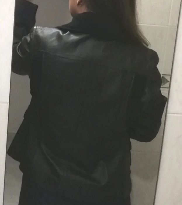 Casaco preto em pele genuina, modelo feminino cintado, tam L