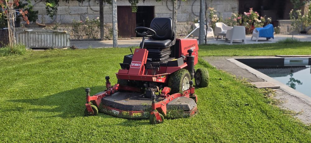 Corta relvas Toro Groundmaster 223D