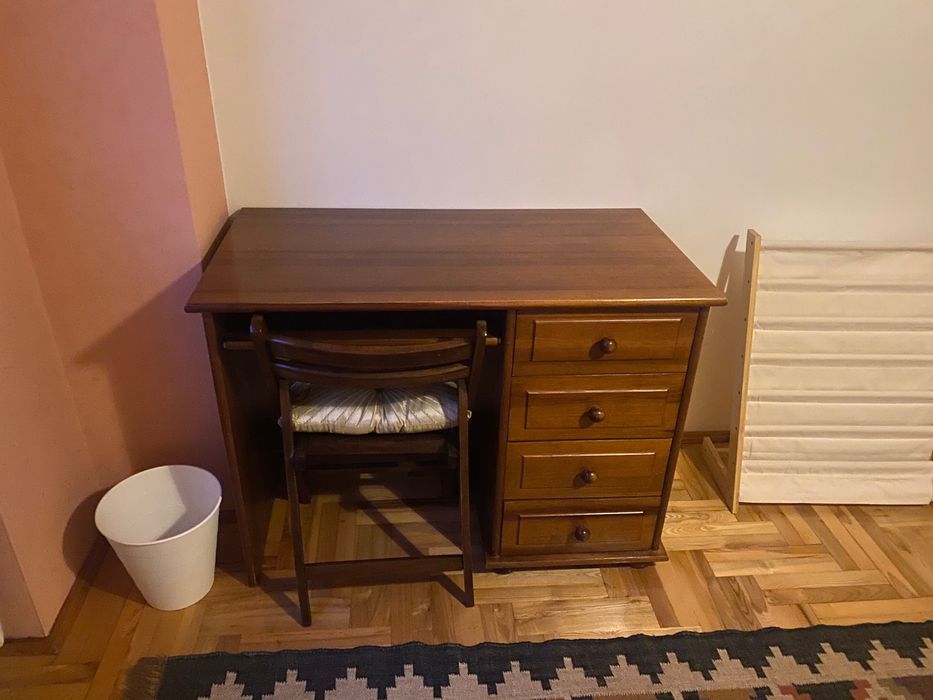 Sprzedam biurko drewniane sosnowe