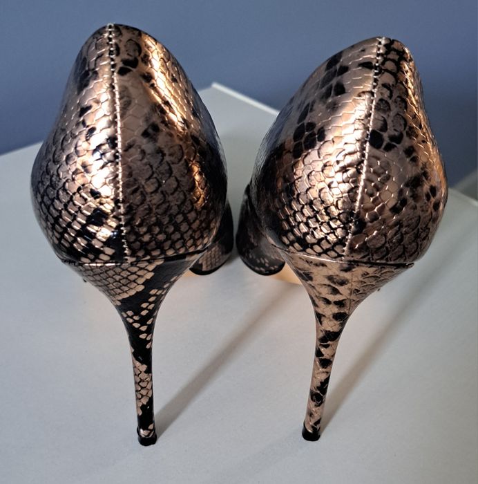 Szpilki czarno-zlote