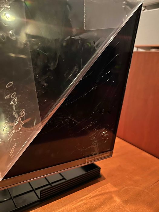 TV TCL 55C7L 55'' - Não usada mas com ecrã partido
