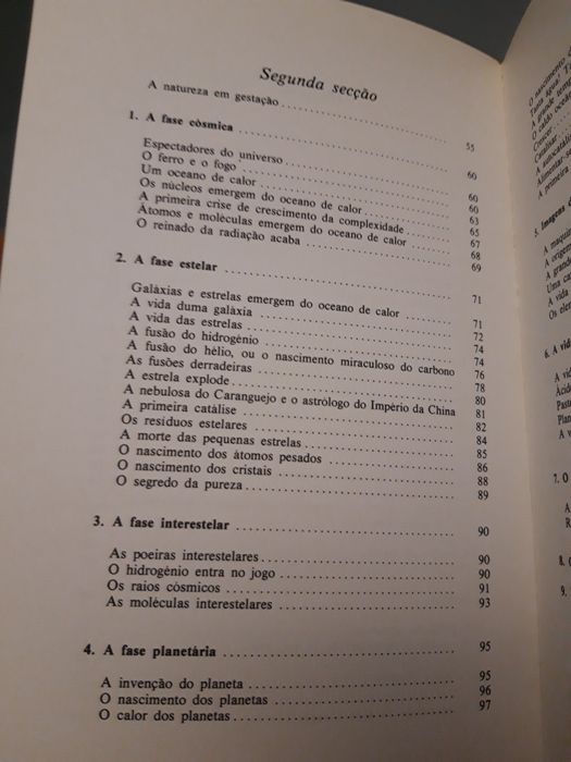 Livro "Um Pouco Mais de Azul: A Evolução Cósmica" de Hubert Reeves