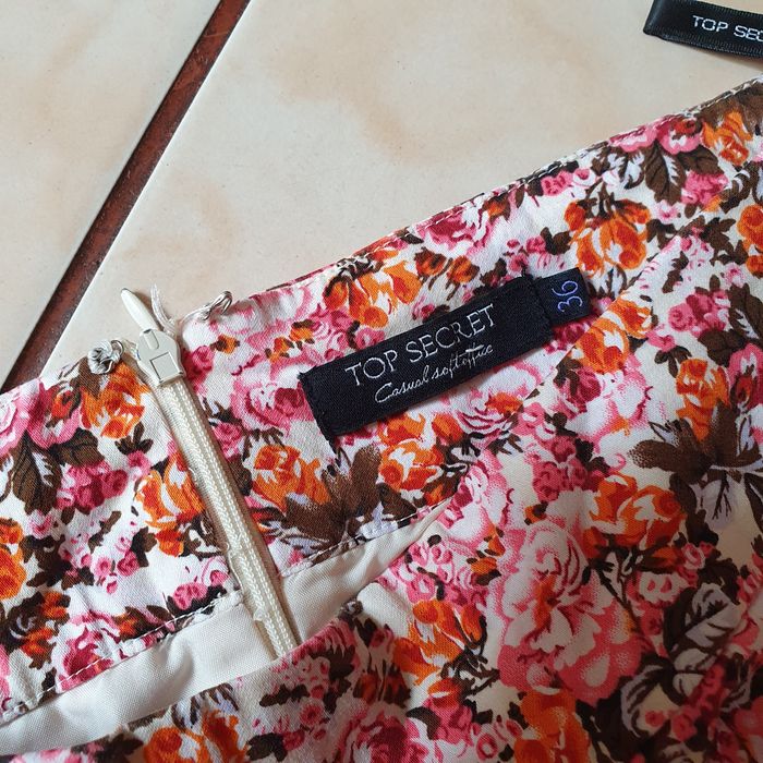Elegancka spódnica spódniczka w kwiaty top Secret