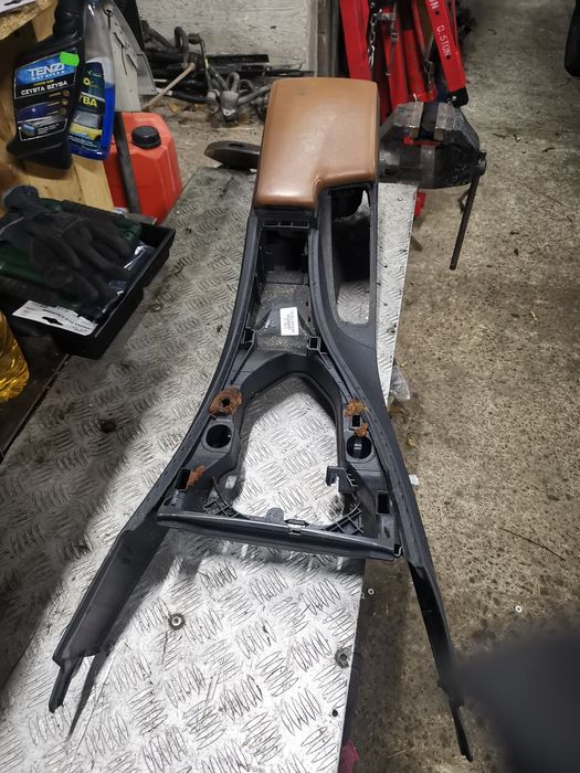 BMW E92 podłokietnik z tunelem europa