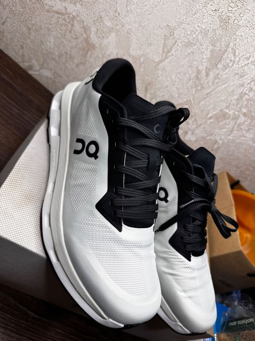 Кросівки On Cloudzone — нові, white/black, UK 9.5 / EU 44