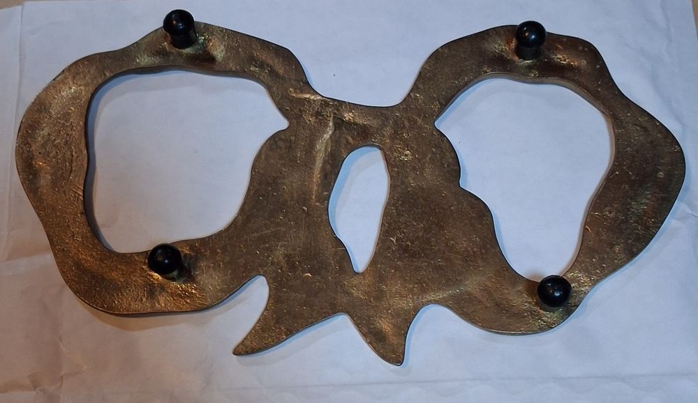 Base antiga em latão